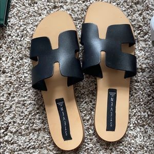 Steve Madden Greece sandals in black